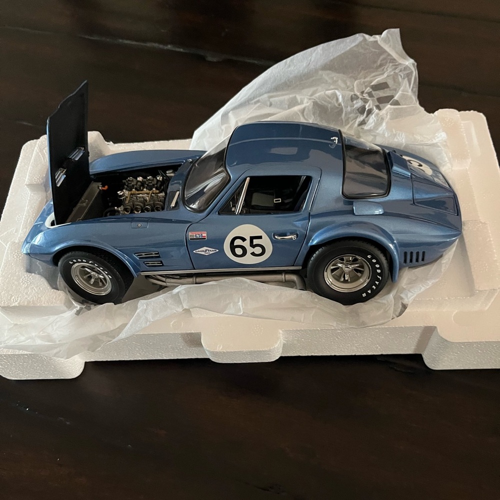 Exoto Racing Legends - 65 Chevy